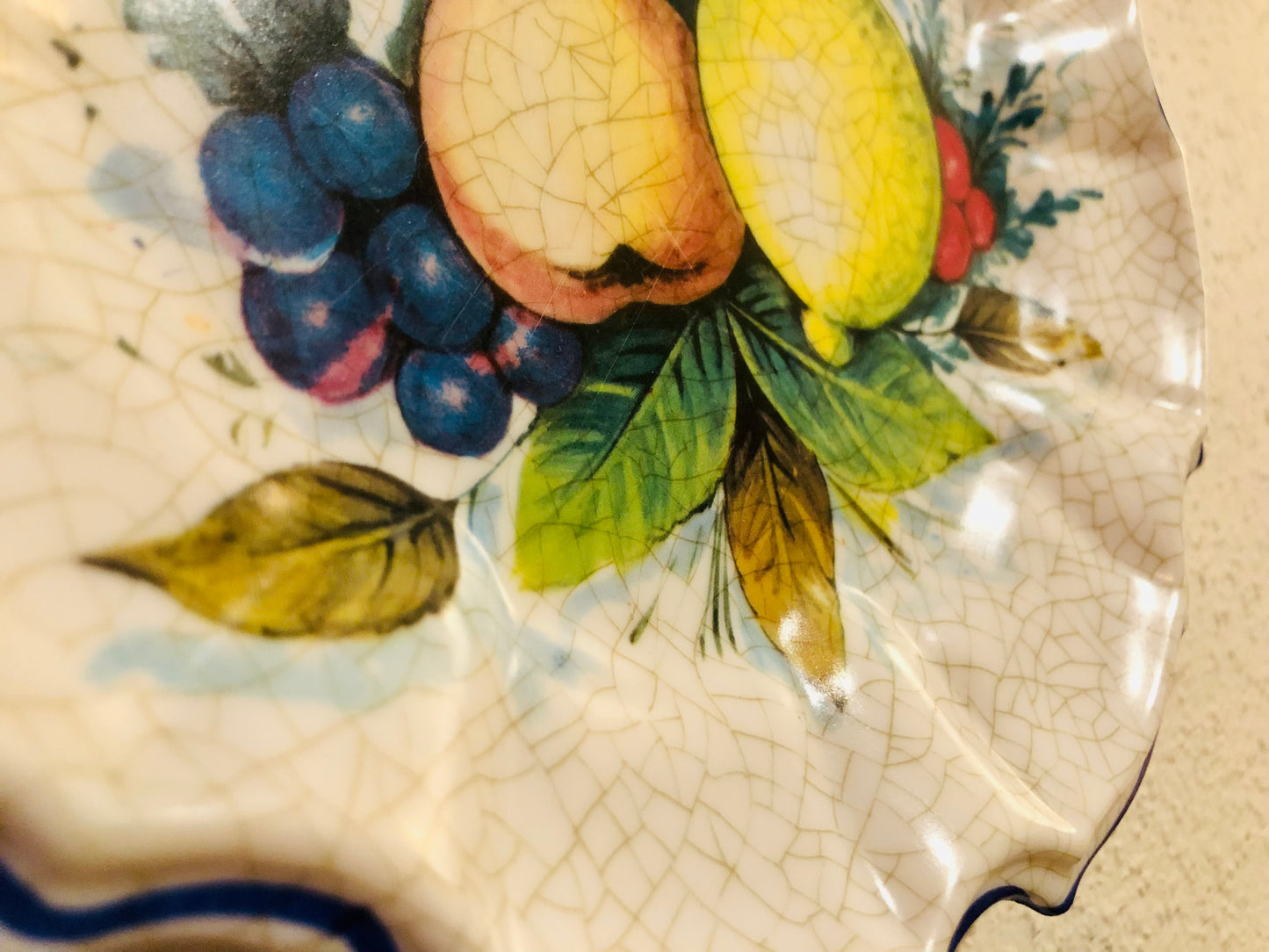 Decorative crackle fruit plate