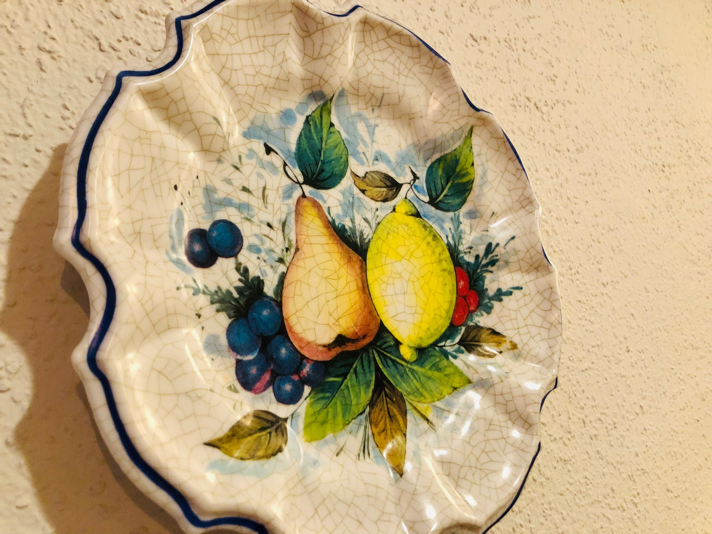 Decorative crackle fruit plate